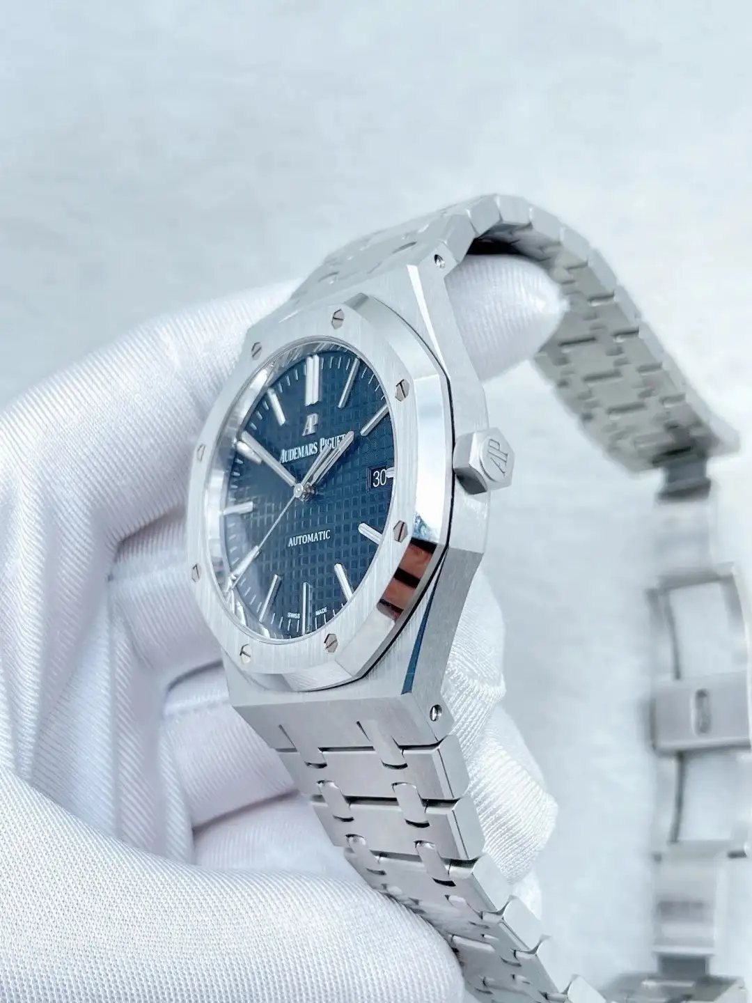 Audemars Piguet Royal Oak Selfwinding Blue 15400ST.OO.1220ST.03 - view 4