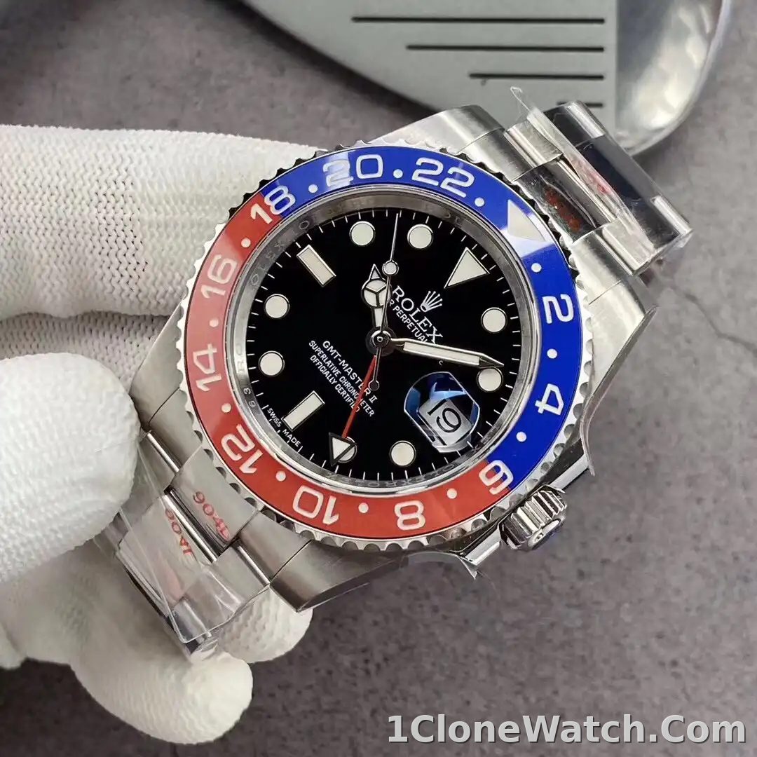 Rolex GMT-Master II 40mm 126710BLRO  Pepsi  Oyster - detail