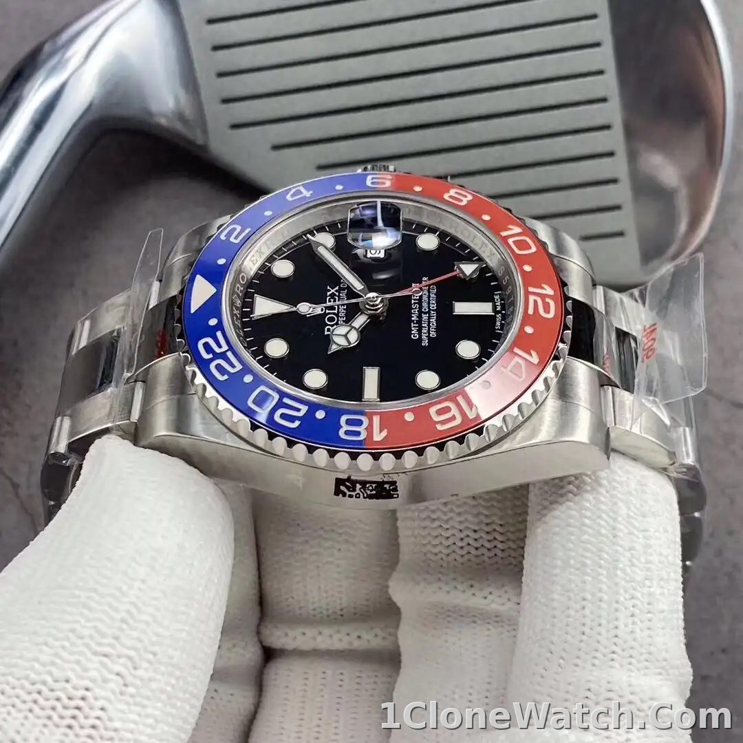Rolex GMT-Master II 40mm 126710BLRO  Pepsi  Oyster - detail