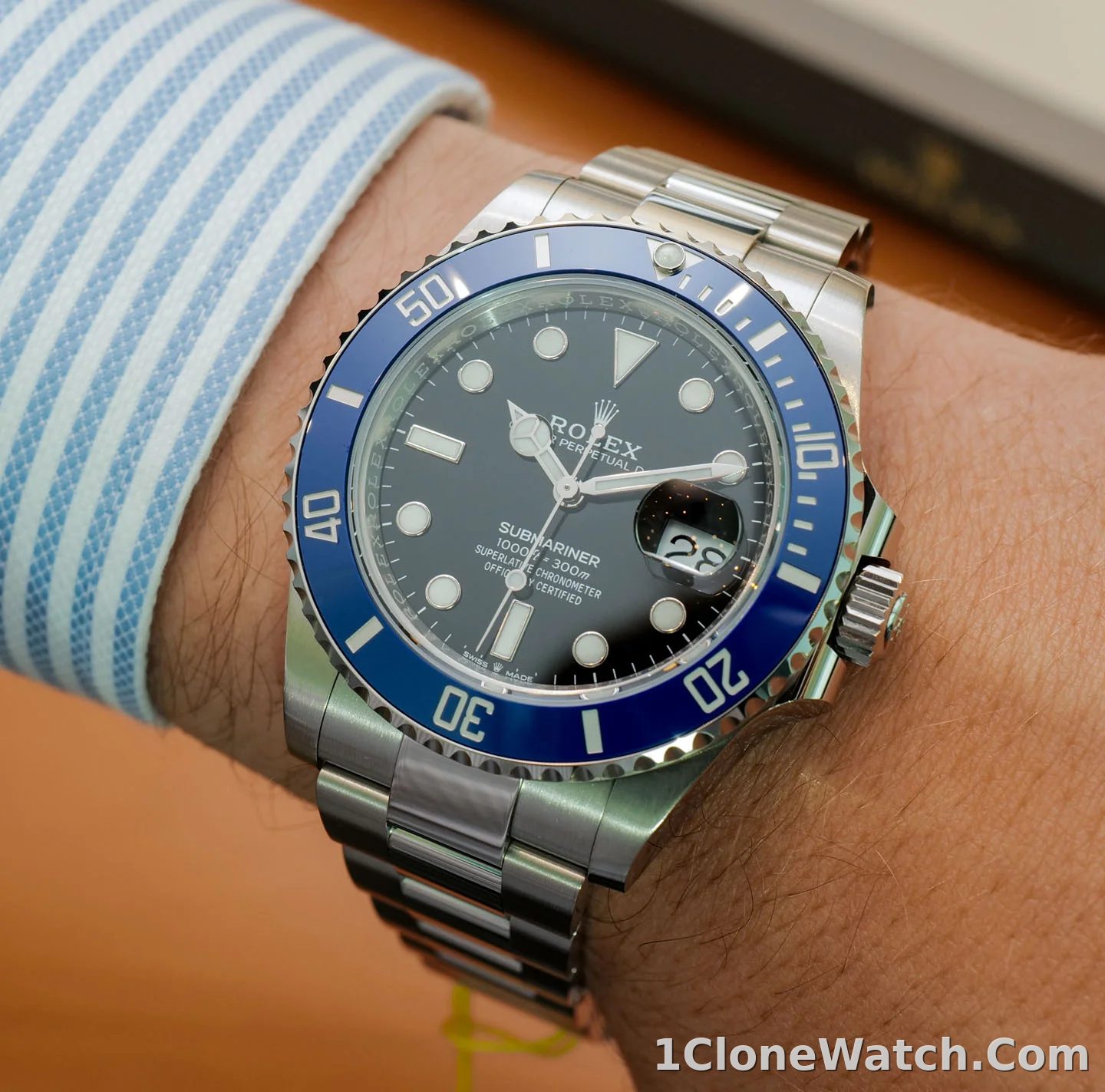 Rolex Submariner 41mm Black Dial 126619LB - detail