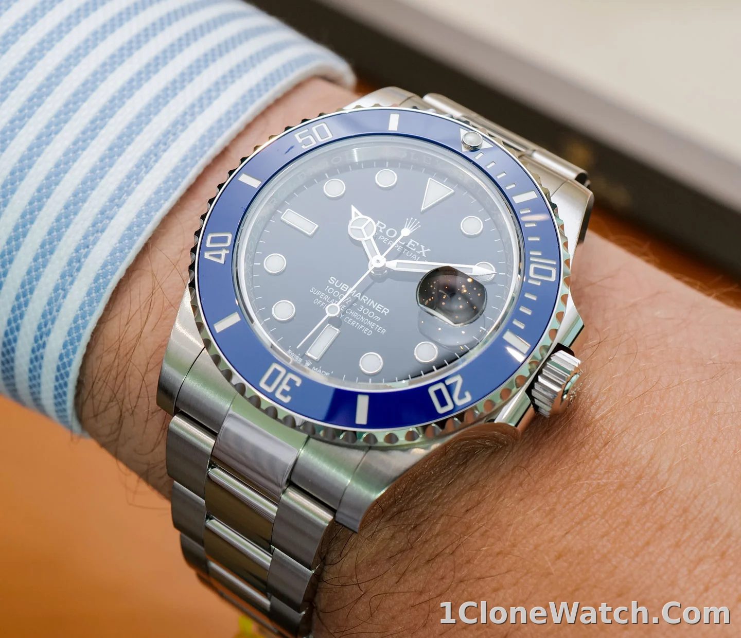 Rolex Submariner 41mm Black Dial 126619LB - detail