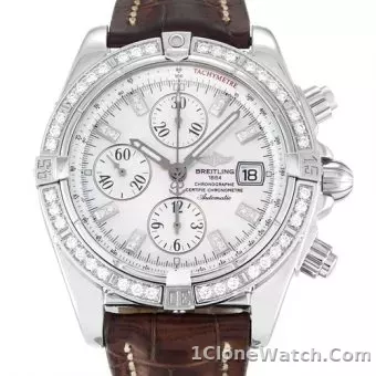 Breitling Navitimer World A24322 - detail