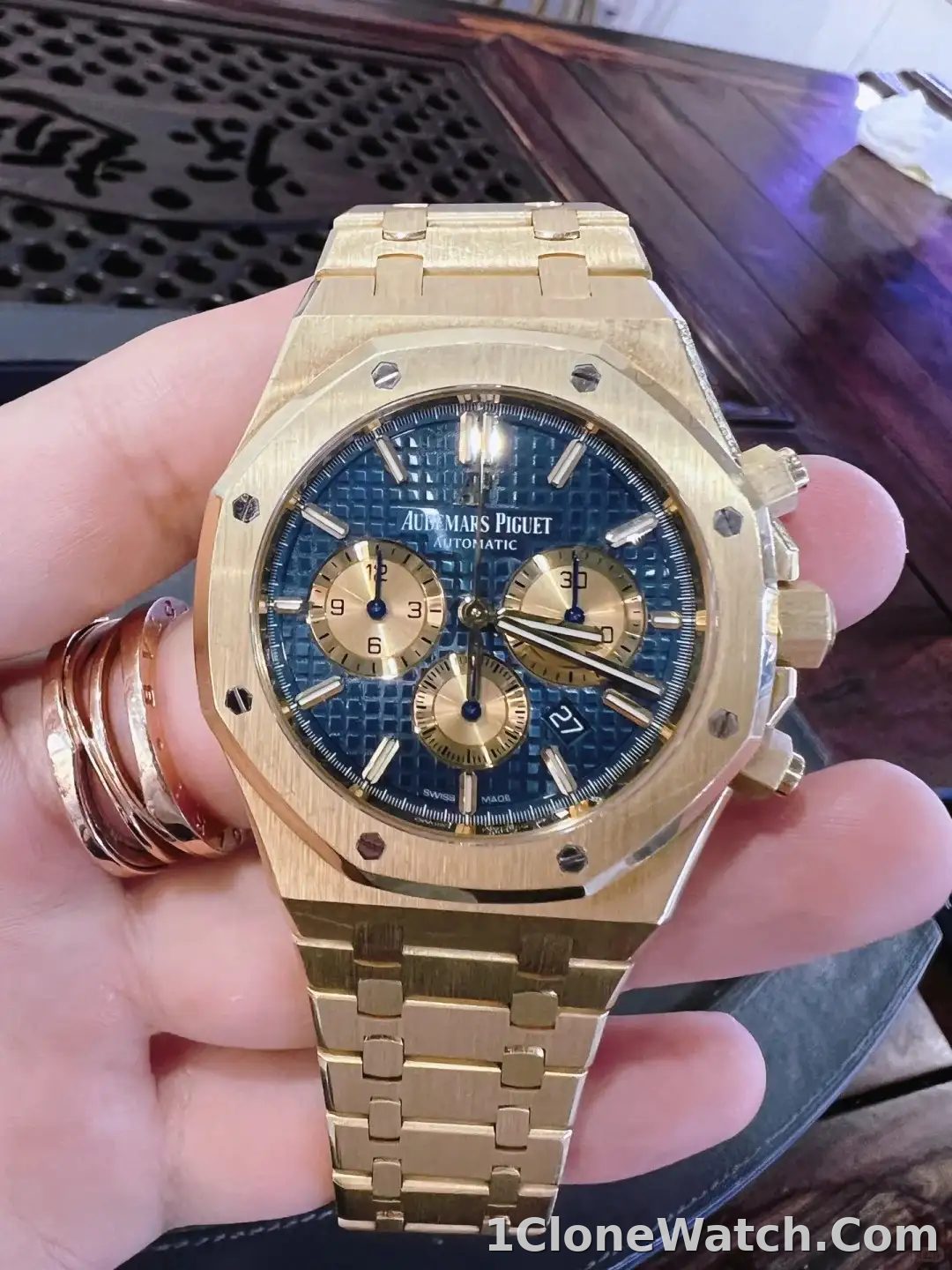 Audemars Piguet Royal Oak Offshore Selfwinding Chronograph Blue 26331BA.OO.1220BA.01 - detail