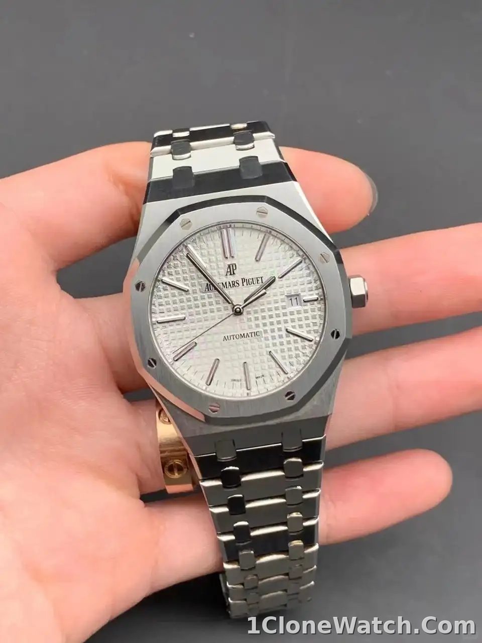 Audemars Piguet Royal Oak Selfwinding Silver 15400ST.OO.1220ST.02 - detail