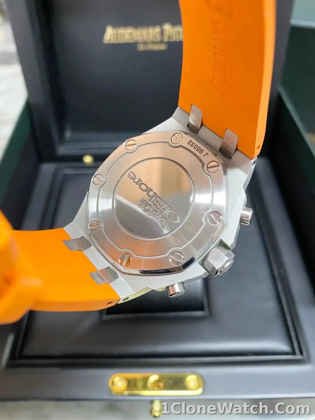 Audemars Piguet Royal Oak Offshore Selfwinding Chronograph Orange 26231ST.ZZ.D070CA.01 - detail
