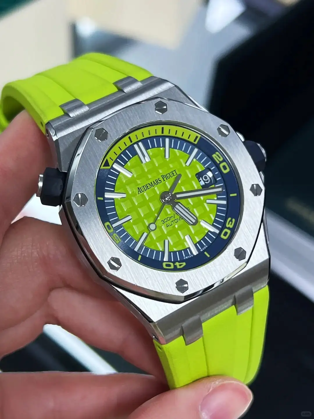Audemars Piguet Royal Oak Offshore Diver Chronograph Green 26703ST.OO.A038CA.01 - view 5