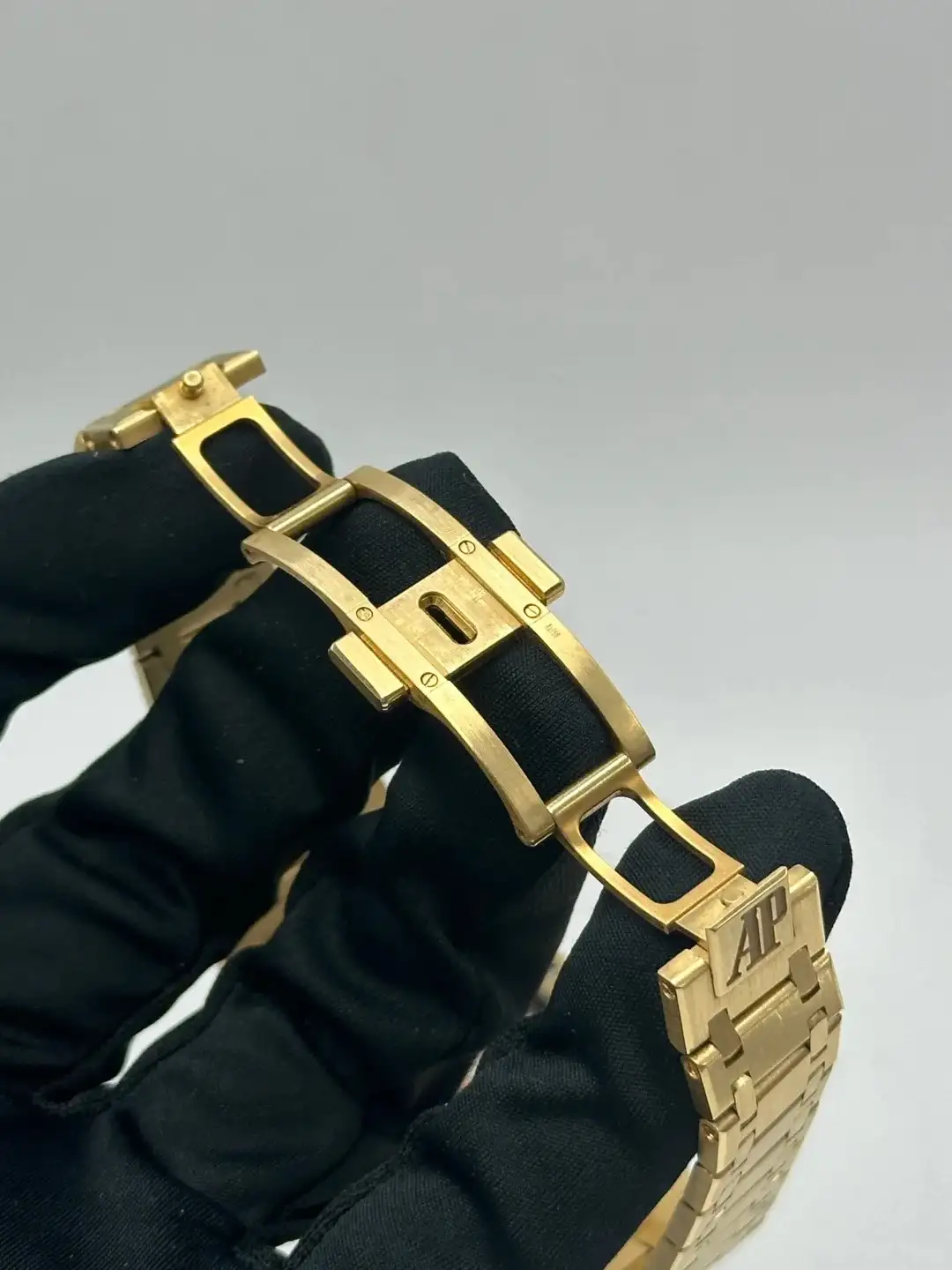 Audemars Piguet Royal Oak Jumbo Extra-Thin Gold 15202BA.OO.1240BA.02 - view 5