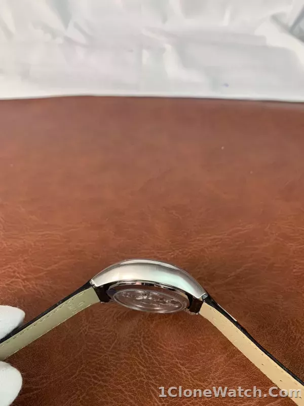 Omega De Ville Hour Vision Co-axial Master Chronometer 41mm 433.13.41.21.03.001 - detail