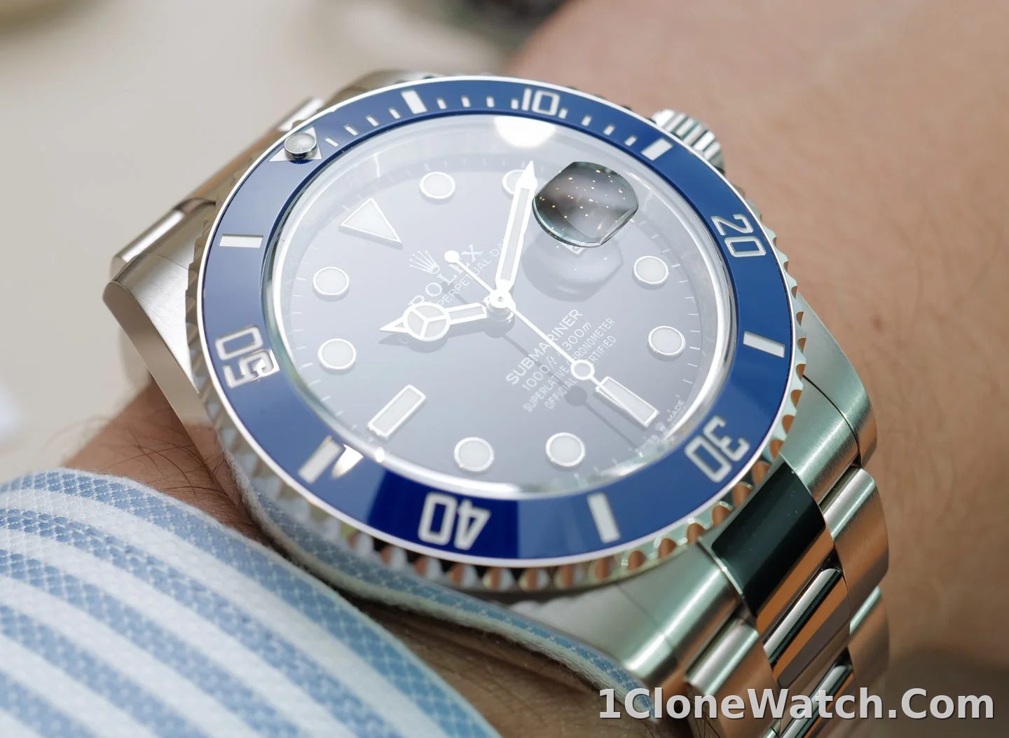 Rolex Submariner 41mm Black Dial 126619LB - detail